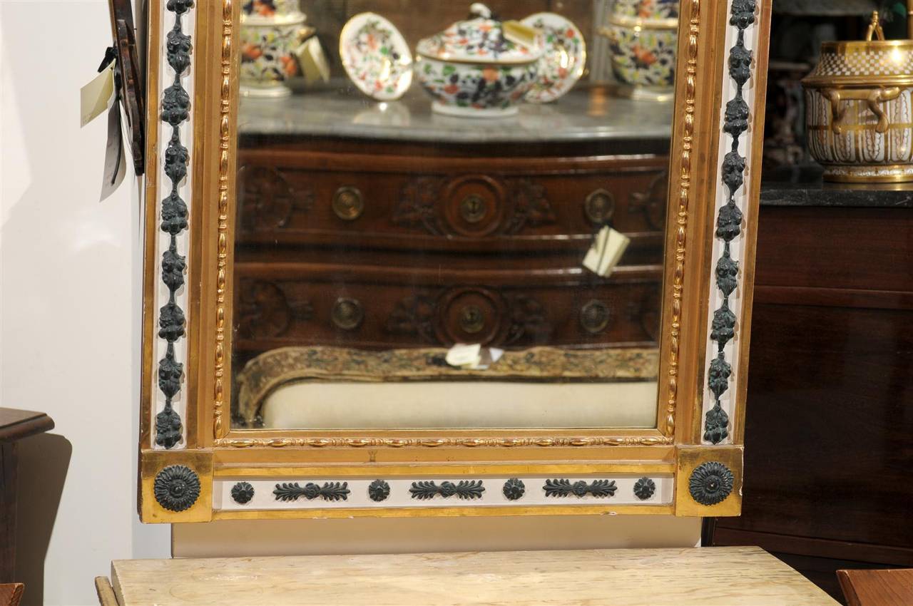 Specchio neoclassico svedese in legno dorato e dipinto di verde, 1820 circa in vendita 1