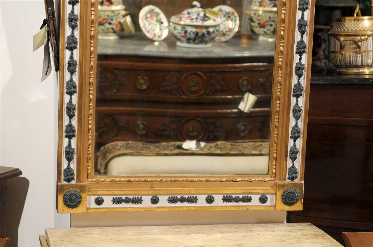 Miroir néoclassique suédois en bois doré et peint en vert, vers 1820 en vente 1