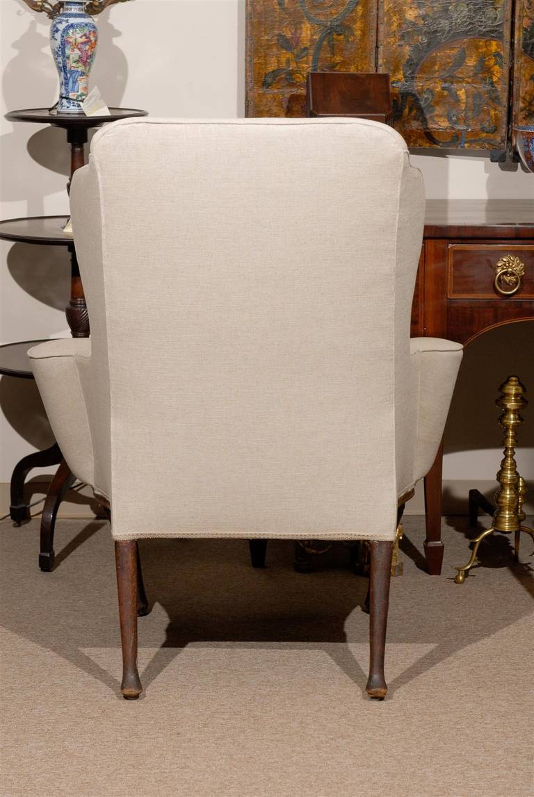 18th Century English Queen Anne Walnut Wing Chair with Shell Carving In Good Condition In Atlanta, GA