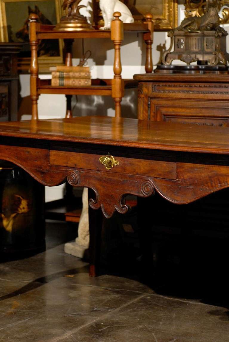 French 1860s Walnut Console Table with Exquisite Carved Apron and Cabriole Legs For Sale 4