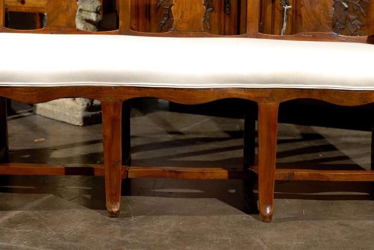 French Walnut Upholstered Seat Long Beach from the Mid 19th Century 4