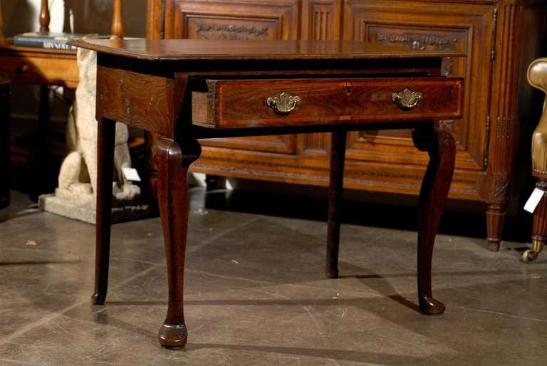 1760s English Georgian Oak Single Drawer Lowboy on Cabriole Legs and Pad Feet In Good Condition In Atlanta, GA