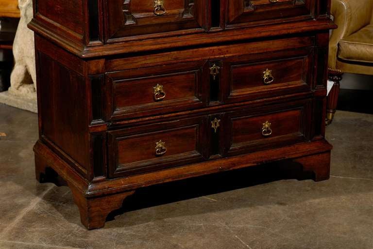 Mid-18th Century Large English George III Geometric Front Five-Drawer Commode For Sale 2