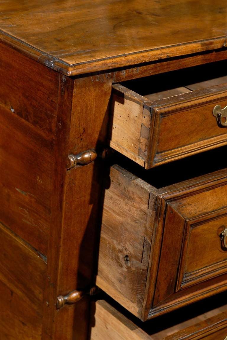 English Walnut Early 19th Century Five-Drawer Chest with Geometric Front In Good Condition For Sale In Atlanta, GA
