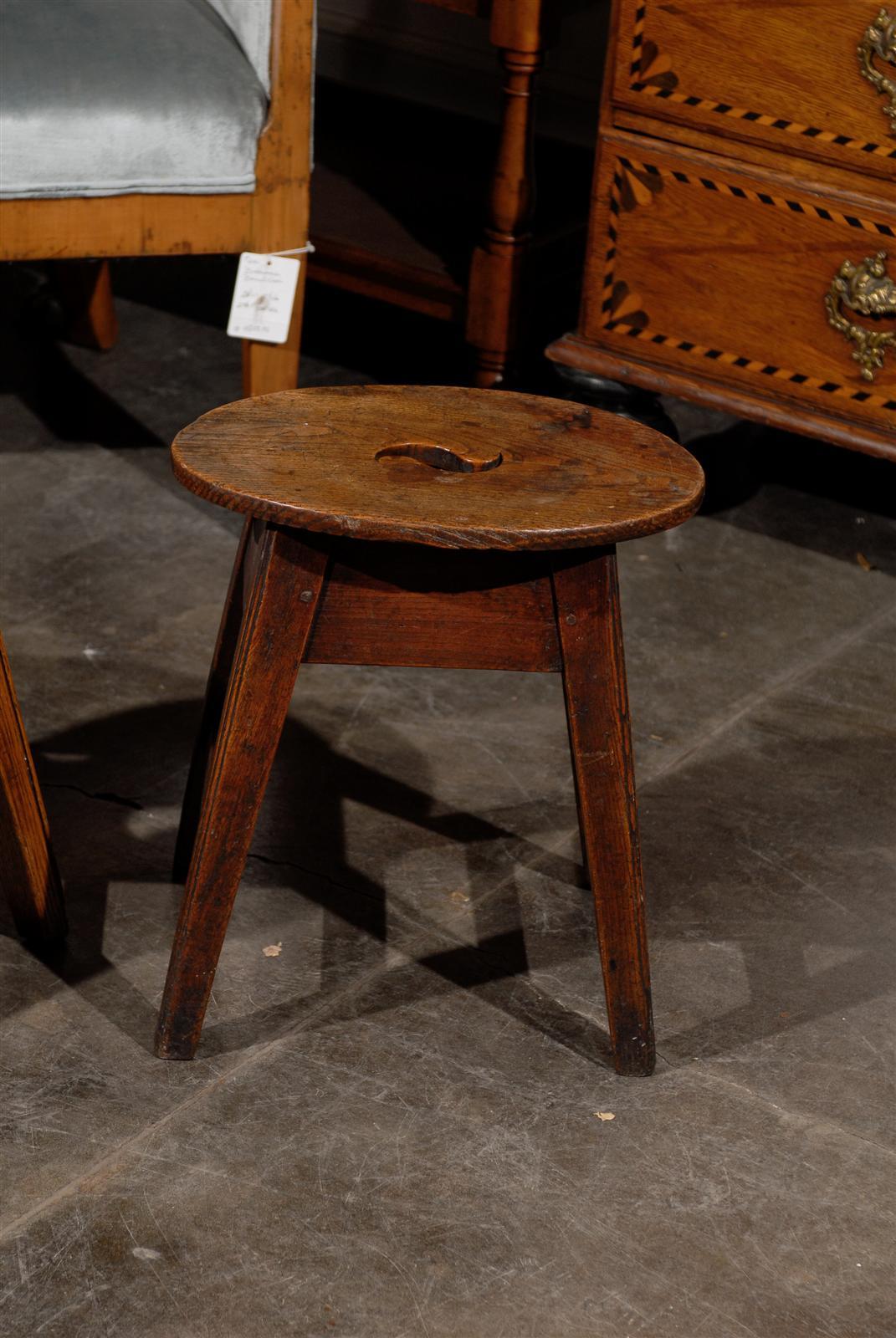 19th Century English Oval Top Oak Stool with Splayed Legs and Side Stretcher, circa 1880