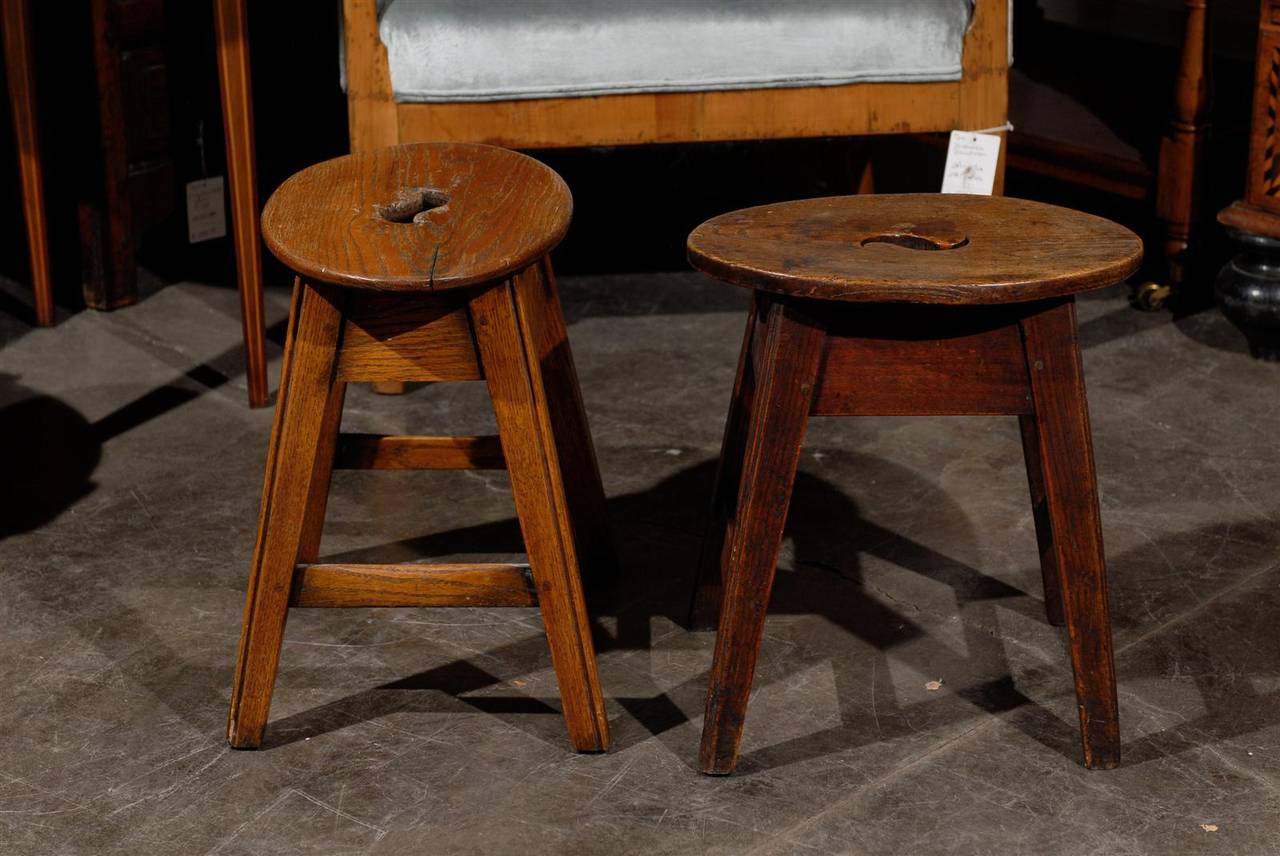 English Oval Top Oak Stool with Splayed Legs and Side Stretcher, circa 1880 In Good Condition In Atlanta, GA