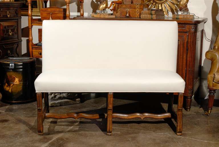 Upholstered Bench/Settee with Back In Excellent Condition In Atlanta, GA