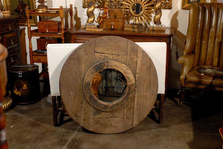 Italian Rustic Reclaimed Wood Planked Round Mirror from the Early 19th Century In Good Condition In Atlanta, GA