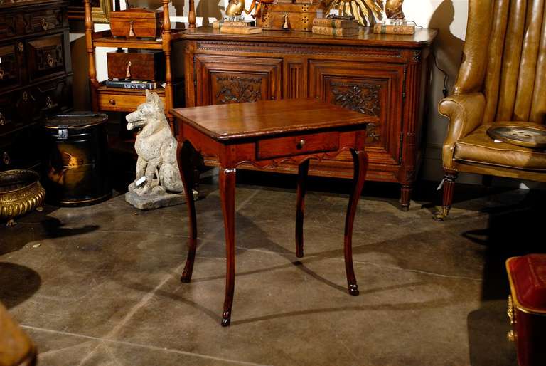 Louis XV French 18th Century Pine Side Table with Scalloped Apron and Cabriole Legs For Sale