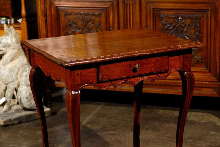 Wood French 18th Century Pine Side Table with Scalloped Apron and Cabriole Legs For Sale