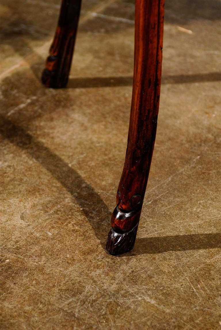 This French Louis XV style pine side table from the late 18th century features a single drawer and hoof feet. This hand-carved table is made of a two-plank top, with ogee carved edging. Below the top is a nicely scalloped apron with a single