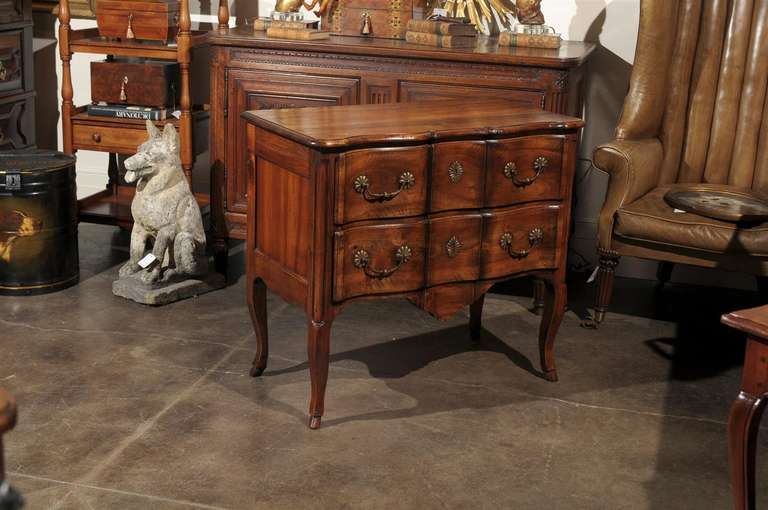 Louis XV French 1840s Serpentine Two-Drawer Commode with Cabriole Legs and Carved Skirt