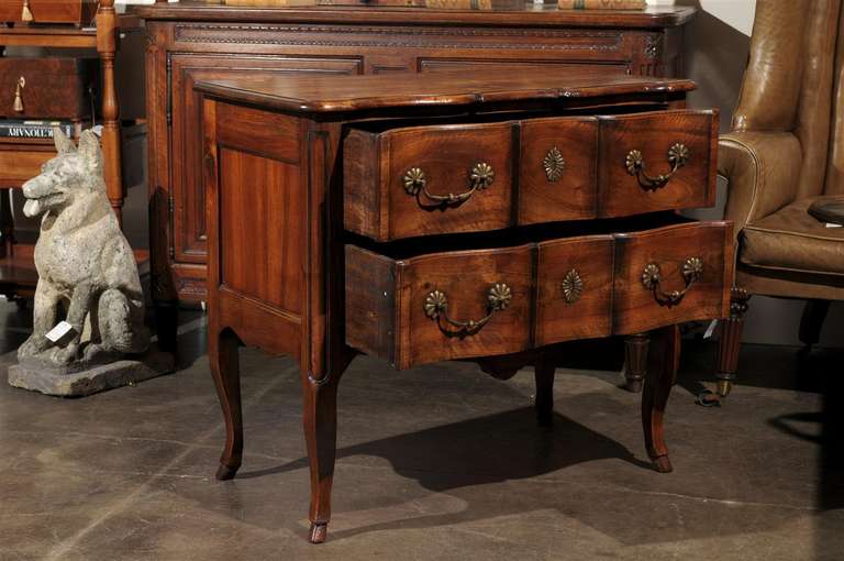 19th Century French 1840s Serpentine Two-Drawer Commode with Cabriole Legs and Carved Skirt