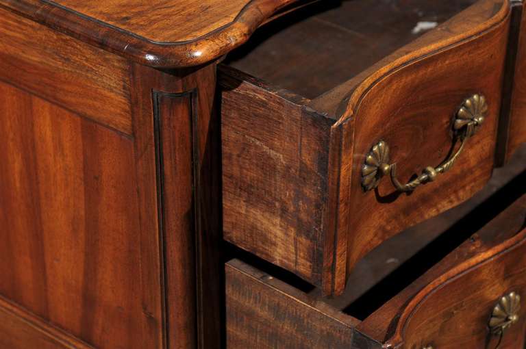 French 1840s Serpentine Two-Drawer Commode with Cabriole Legs and Carved Skirt 3