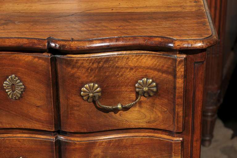 French 1840s Serpentine Two-Drawer Commode with Cabriole Legs and Carved Skirt 4