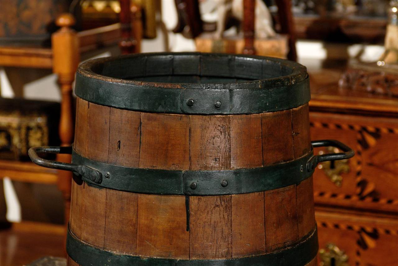 Fer Seau décoratif anglais en bois et en fer de la fin du 19ème siècle en vente