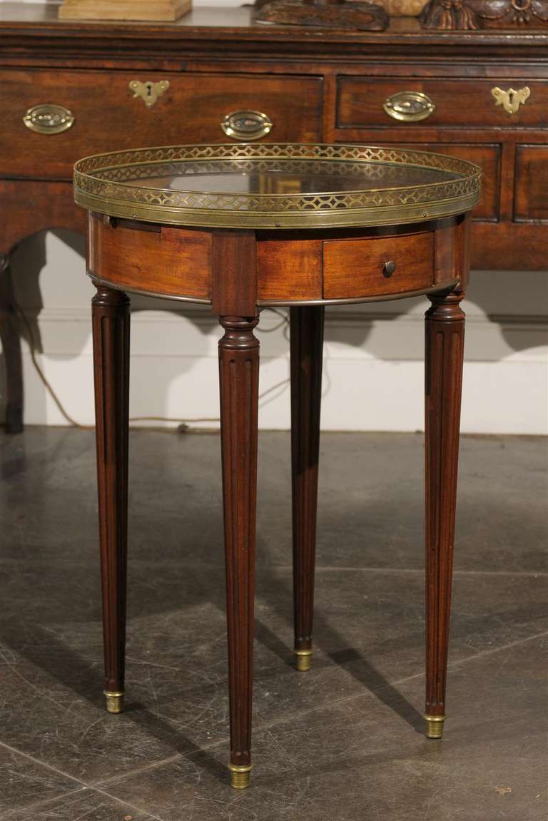 French 1820s Restauration Bouillotte Table with Marble Top and Brass Gallery 3