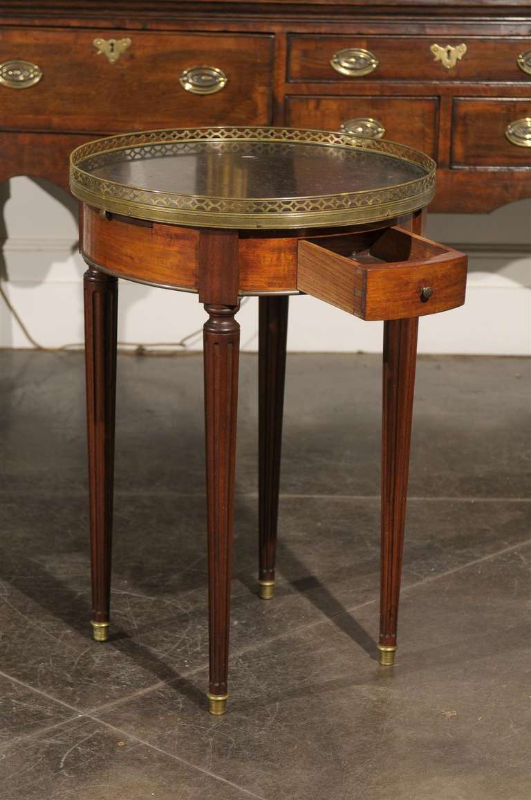 French 1820s Restauration Bouillotte Table with Marble Top and Brass Gallery 2