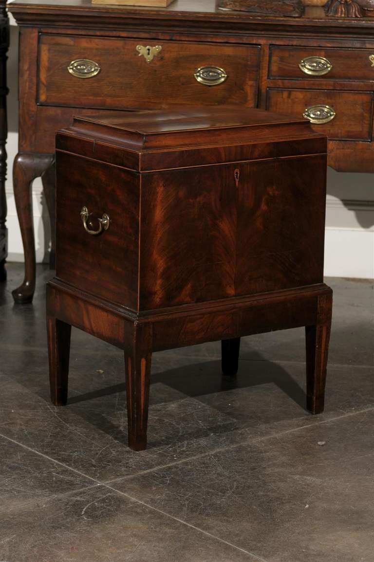 1820s English George III Mahogany Cellarette-on-Stand with Flat Top 3