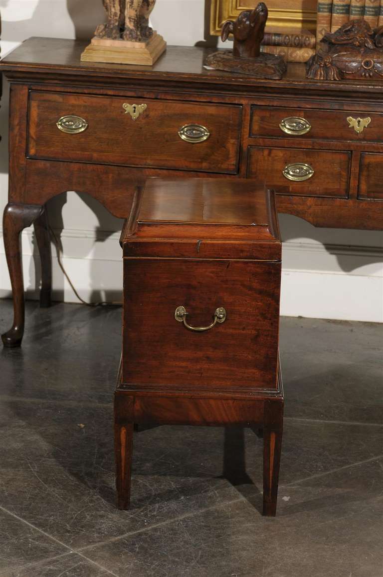 19th Century 1820s English George III Mahogany Cellarette-on-Stand with Flat Top