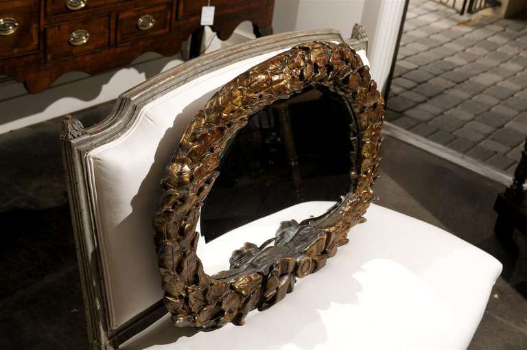Oval 19th Century Italian Carved Gilt Ribbon-Tied Oak Leaf Wreath Mirror For Sale 4