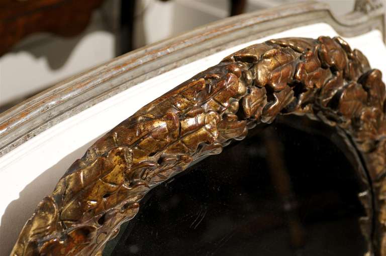 Oval 19th Century Italian Carved Gilt Ribbon-Tied Oak Leaf Wreath Mirror For Sale 3