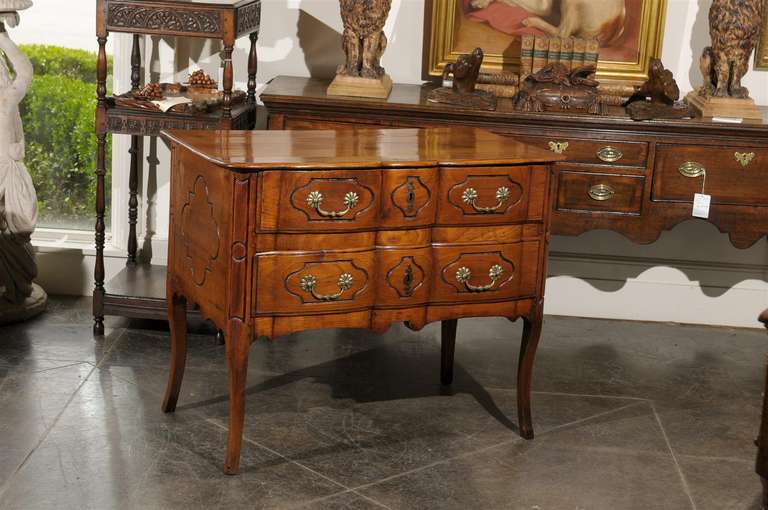 French Two-Drawer Commode with Serpentine Front from the Early 19th Century 6