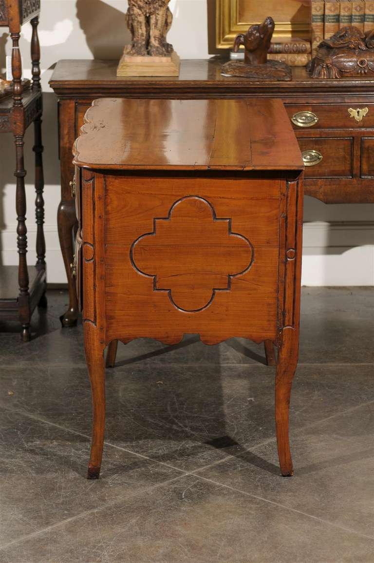 French Two-Drawer Commode with Serpentine Front from the Early 19th Century 2