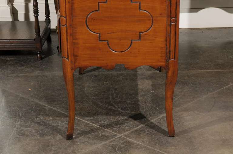 French Two-Drawer Commode with Serpentine Front from the Early 19th Century 4