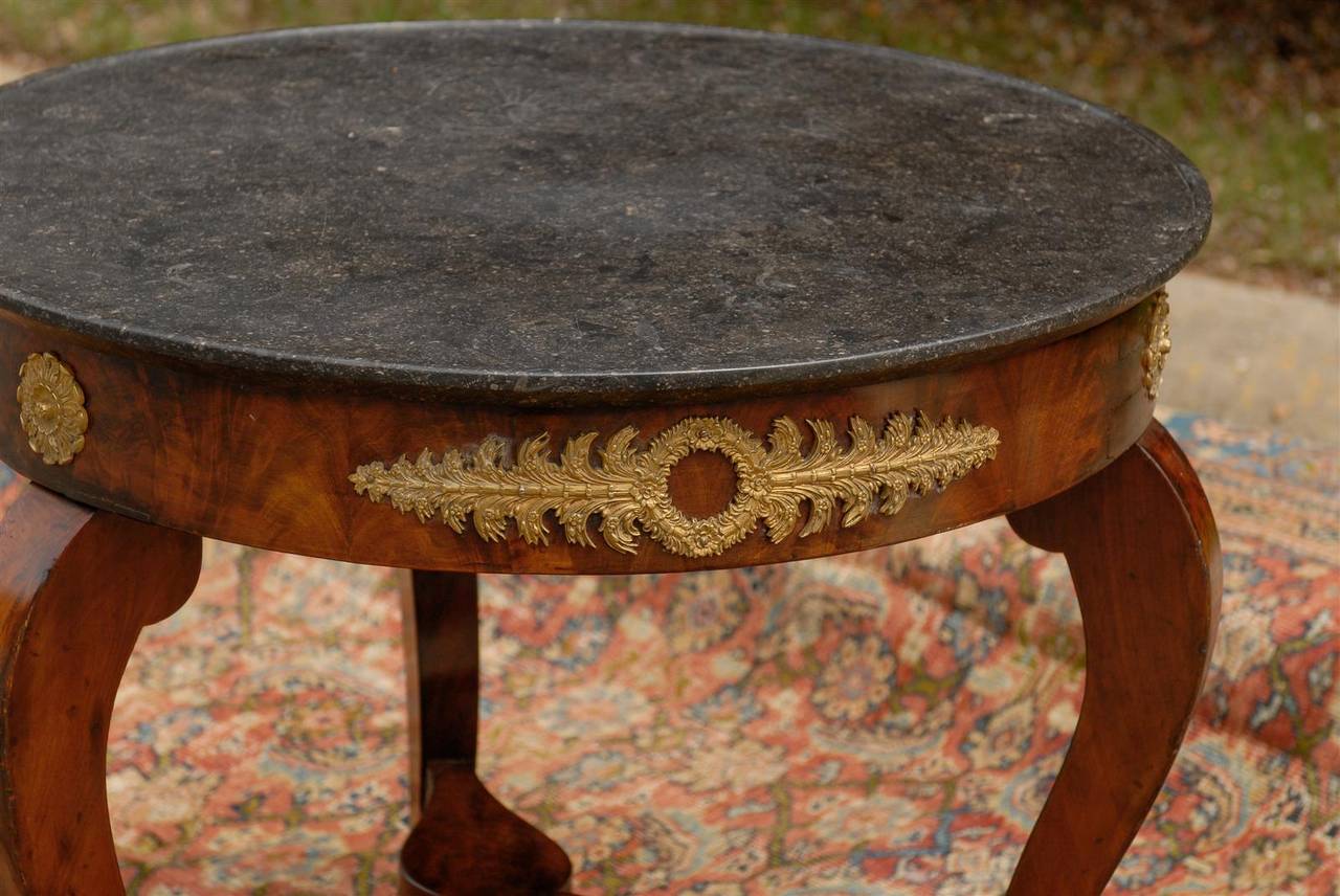 French Empire Guéridon Table with Marble Top, Cabriole Legs and Bronze Décor 1