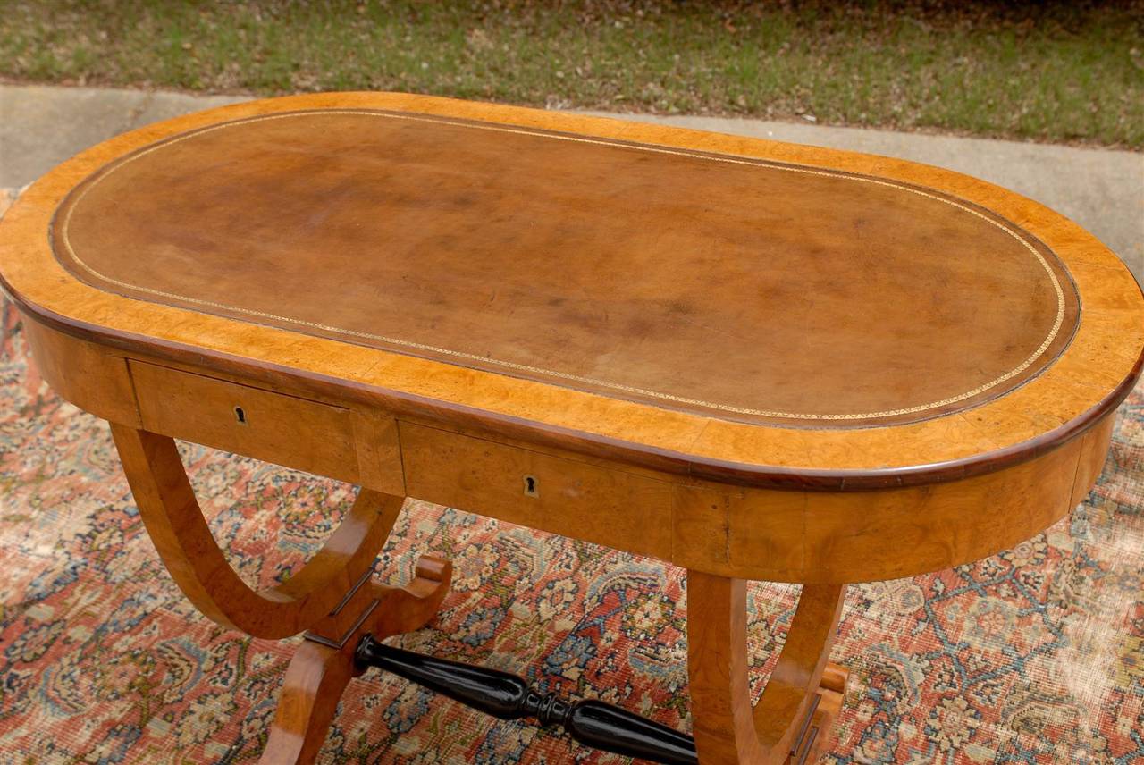 Oval Biedermeier Austrian Birch Desk from the Early 19th Century In Good Condition In Atlanta, GA
