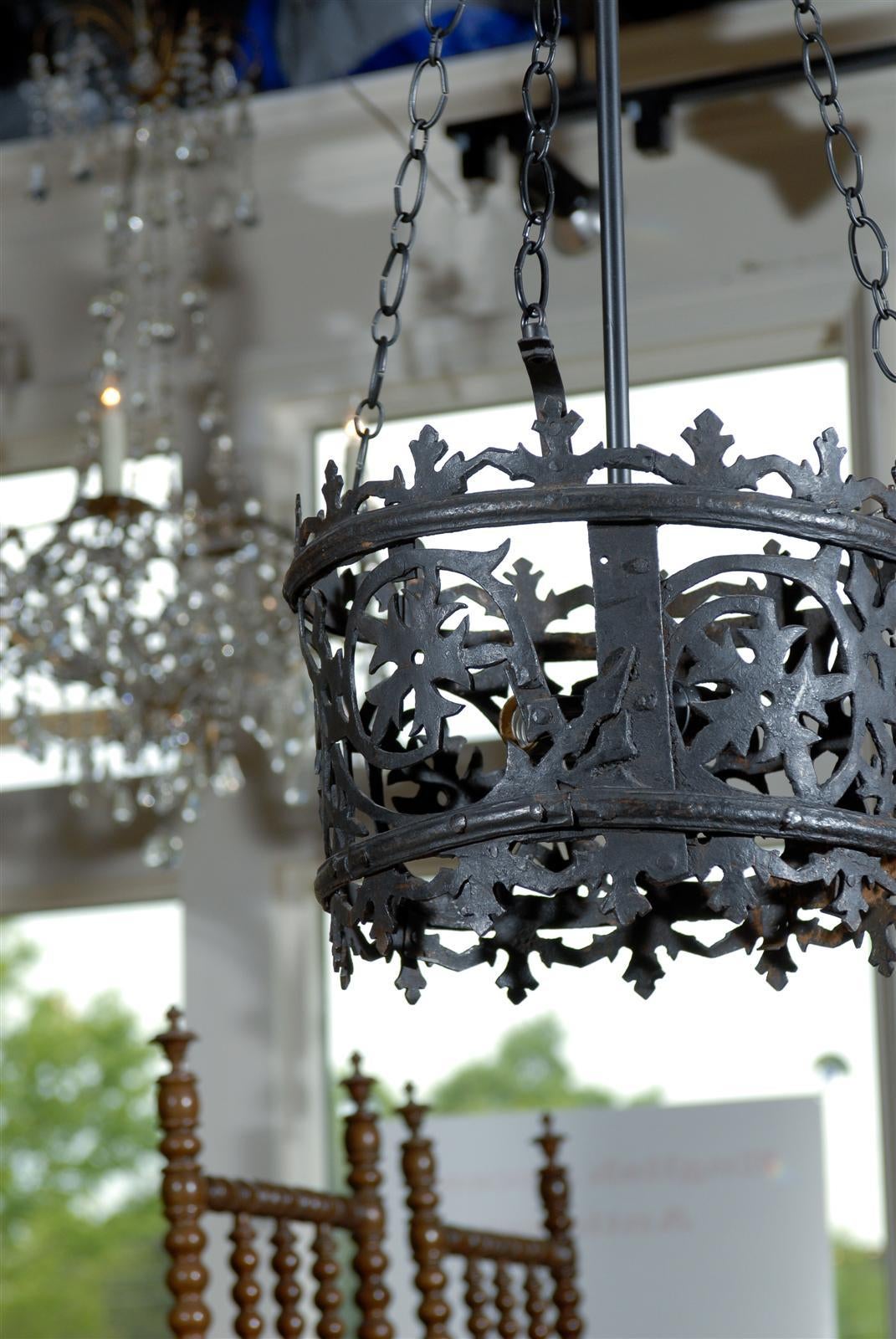 20th Century Italian Vintage Round Wrought Iron Chandelier with Frosted Glass