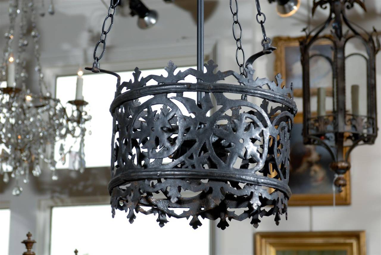 Italian Vintage Round Wrought Iron Chandelier with Frosted Glass 1