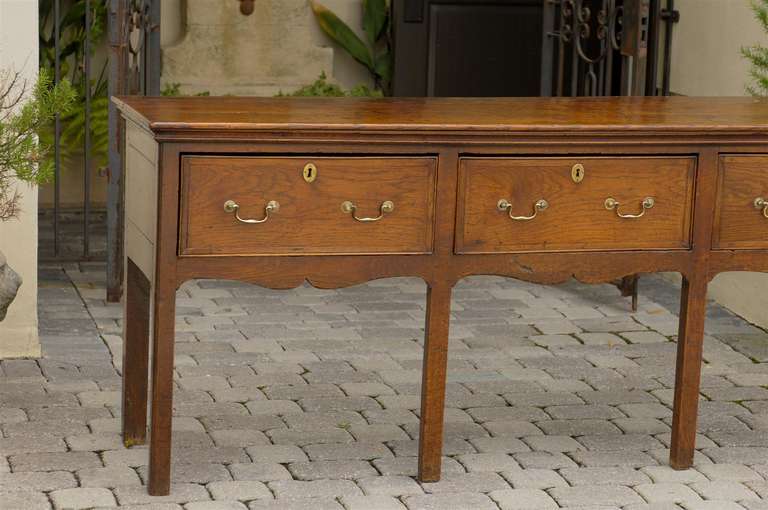 George III English Early 19th Century Wooden Sideboard with Scalloped Apron Three Drawers