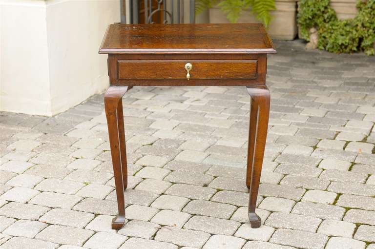 Mid-19th Century English Oak Single Drawer Side Table on Cabriole Legs In Good Condition For Sale In Atlanta, GA