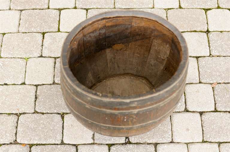 Rustic English Wooden Barrel with Metal Straps from the Late 19th Century For Sale 1