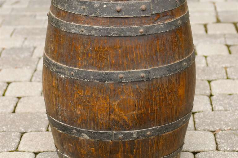 Rustic English Wooden Barrel with Metal Straps from the Late 19th Century For Sale 2