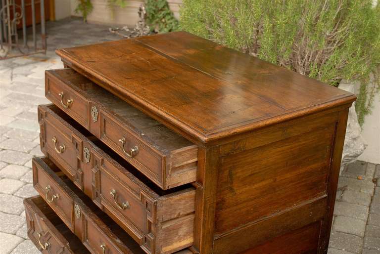 English Early 19th Century Oak Geometric Front Four-Drawer Chest on Bracket Feet 2