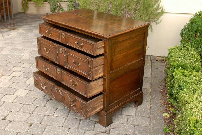 English Early 19th Century Oak Geometric Front Four-Drawer Chest on Bracket Feet 5