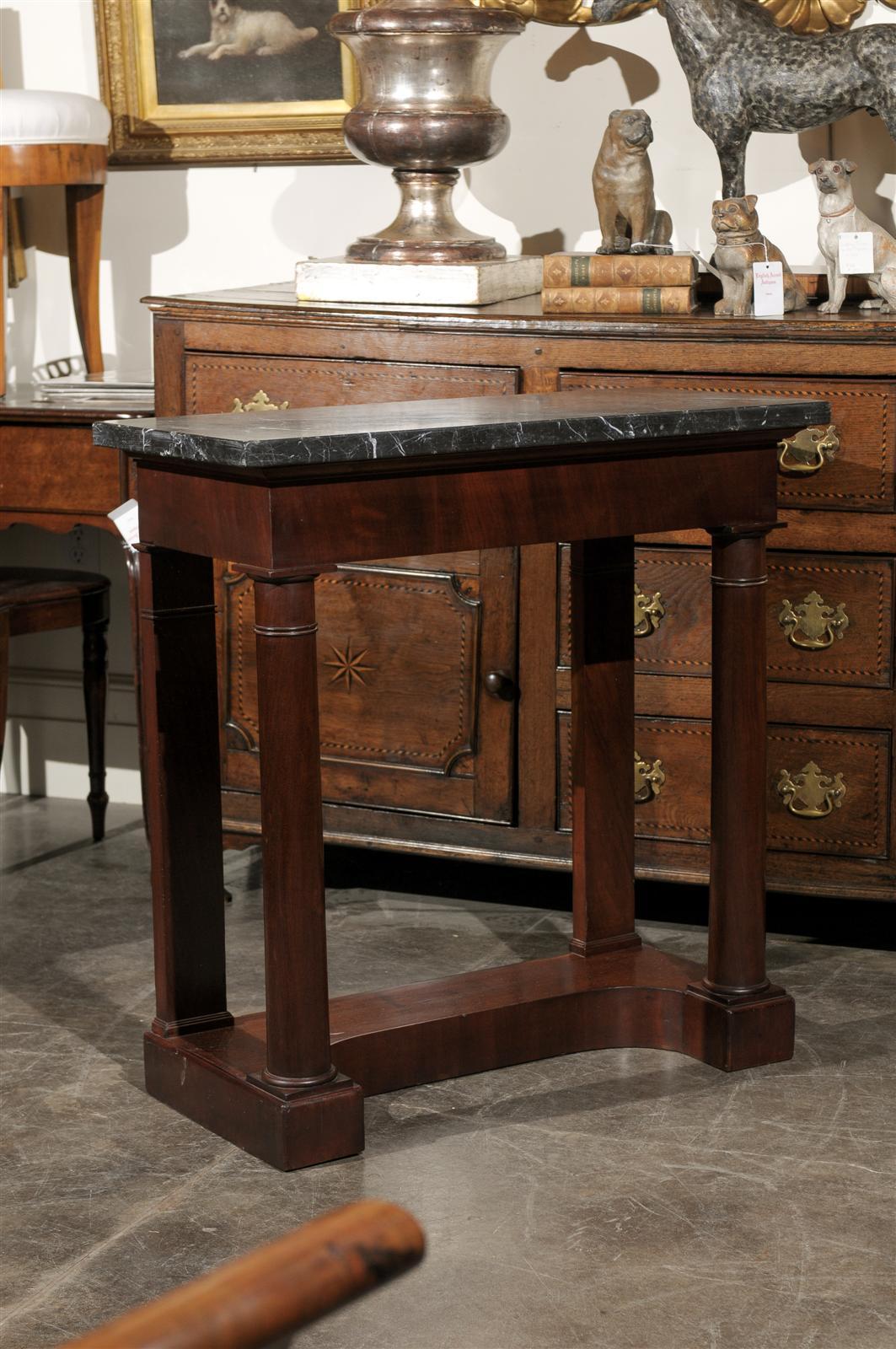 This French Empire style console table from the second half of the 19th century features a rectangular dark grey and white veined marble top over two front columns and back pilasters of Doric style, reminding us of the taste for antiquity of the