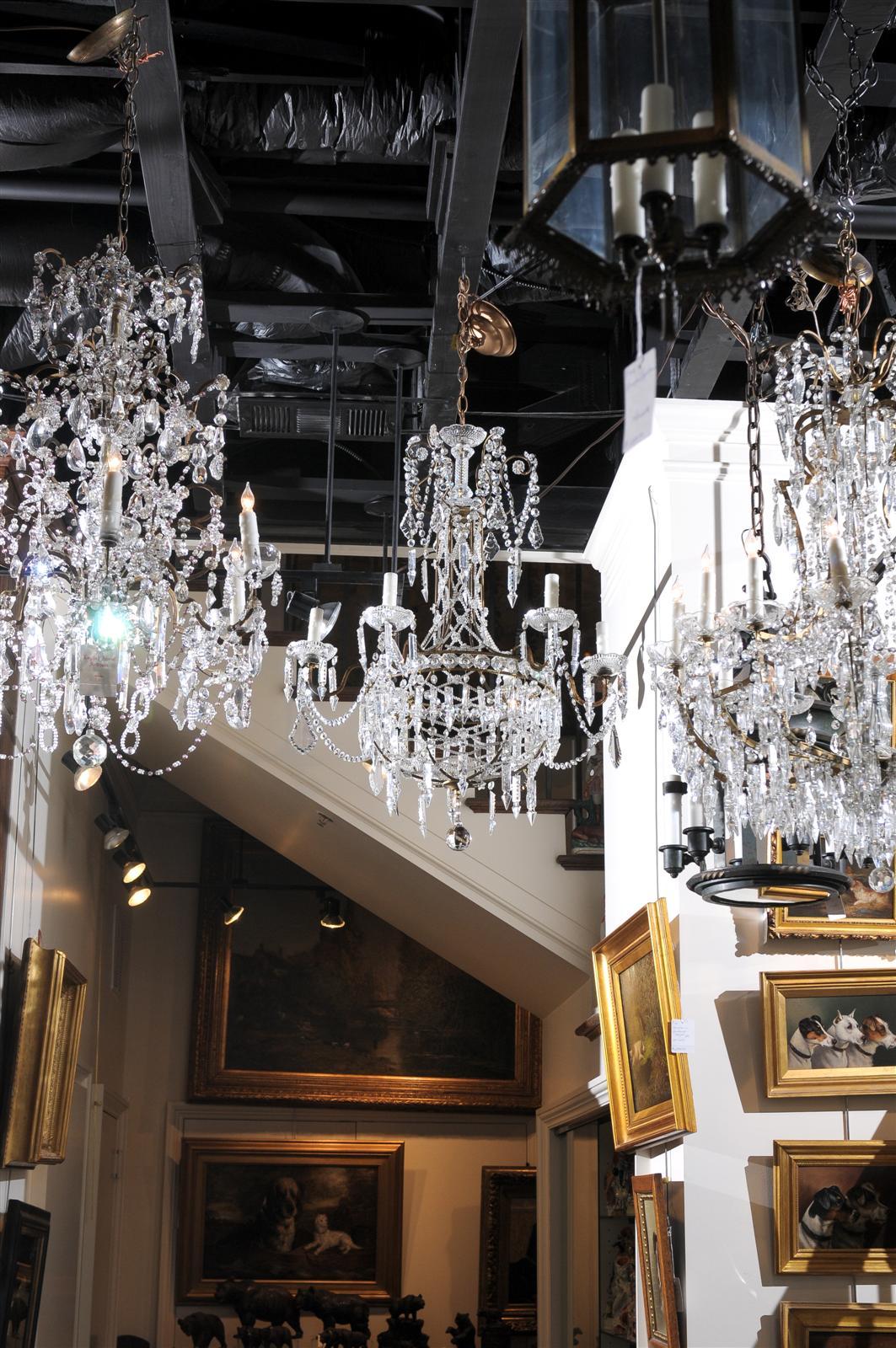 Italiano Lampadario italiano a sei luci con cesto di cristallo dei primi del Novecento in vendita