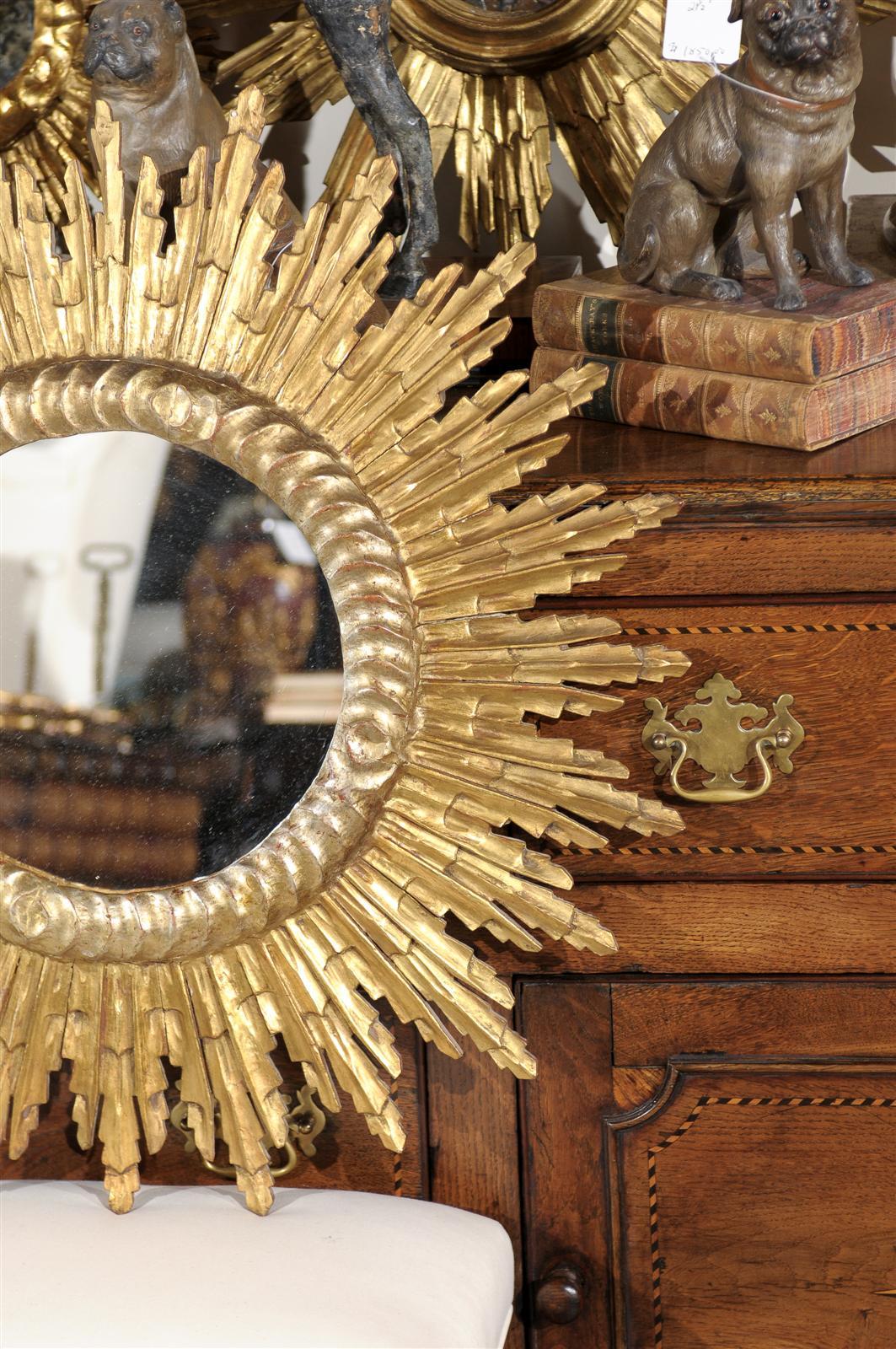 French Mid-Century Giltwood Sunburst Mirror with Sunrays of Varying Size 1
