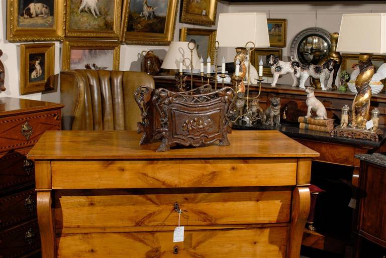 Black Forest Swiss Carved Oak Planter or Jardinière from the Late 19th Century In Good Condition In Atlanta, GA