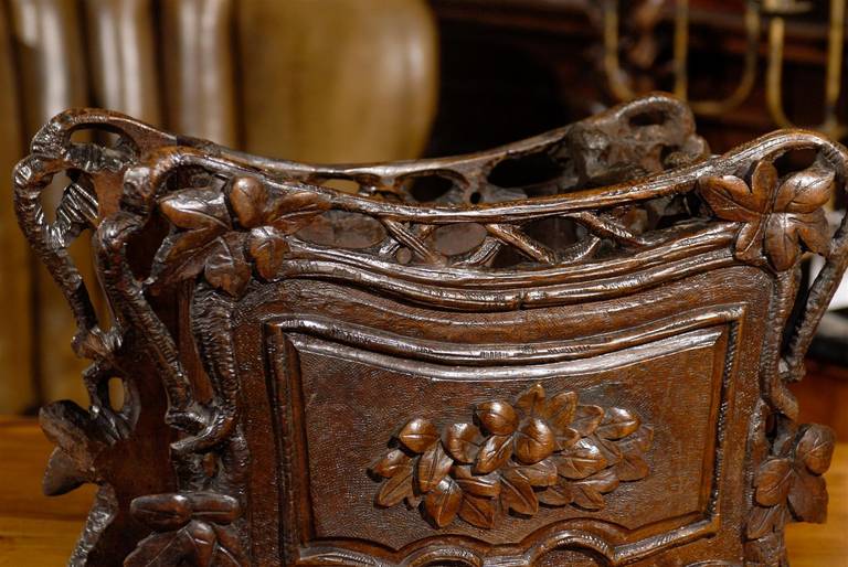 Black Forest Swiss Carved Oak Planter or Jardinière from the Late 19th Century 6