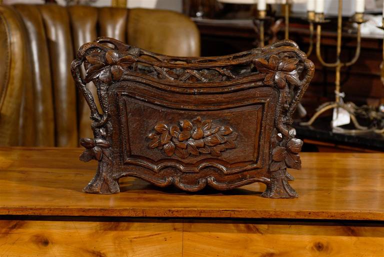 Black Forest Swiss Carved Oak Planter or Jardinière from the Late 19th Century 1