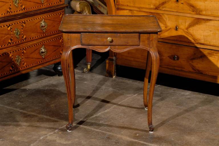 French 1840s Louis XV Style Walnut Side Table Single Drawer and Cabriole Legs In Good Condition In Atlanta, GA