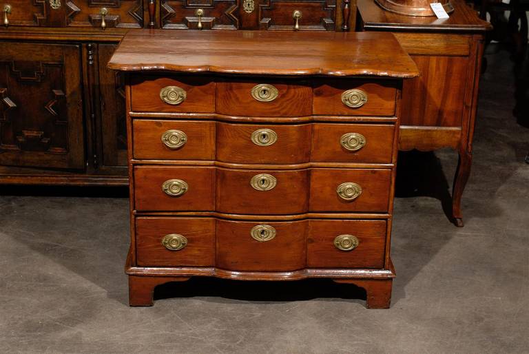 Italian Fruitwood Late 18th Century Four-Drawer Chest with Serpentine Front 5