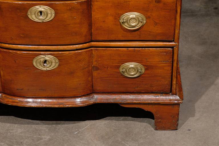 Italian Fruitwood Late 18th Century Four-Drawer Chest with Serpentine Front 7