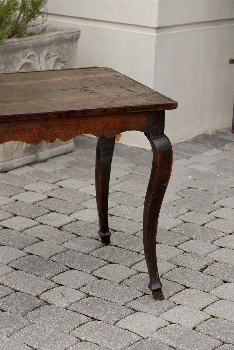 French Louis XV Style Late 19th Century Rustic Oak Side Table with Carved Apron In Good Condition In Atlanta, GA