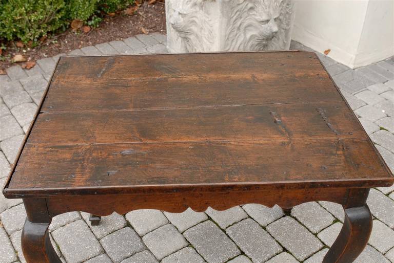French Louis XV Style Late 19th Century Rustic Oak Side Table with Carved Apron 4